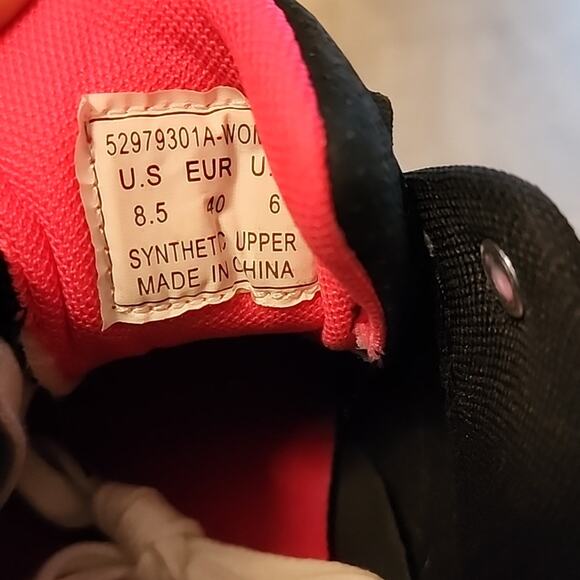 NEW Levi's Naya Lux Sneakers - Picture 10 of 10